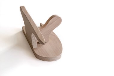 Ütülemek için kayın ağacından yapılmış tahta bir kütük. Bir terzi için bir araç.