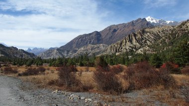 Kasım 'da Nepal dağları