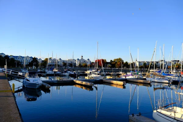 Pequeno Cais Cidade Lago — Fotografia de Stock