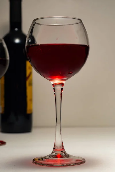 Бокал Вина Красным Вином Крупным Планом Бокал Красного Вина Бутылка — стоковое фото