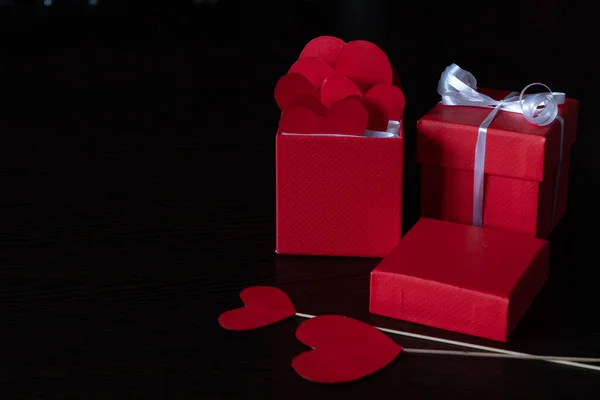 Due Scatole Rosse Con Regalo Cuori Alla Vigilia San Valentino — Foto Stock