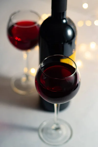 Foto Vertical Copos Vinho Sem Reflexão Vermelha Com Sombras Suaves — Fotografia de Stock