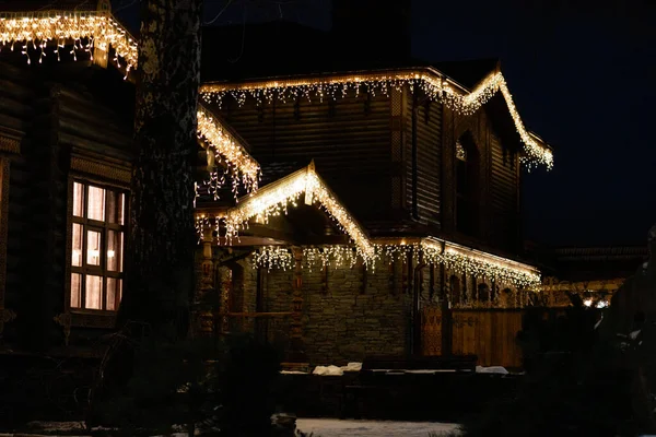 Natt Huset Dekorerat Med Krans Kvällen Före Semestern Huset Natten — Stockfoto