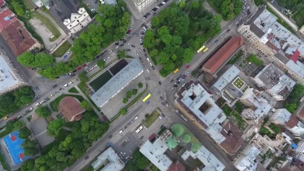 View from the drone to Lviv. Rynok Square area. Aerial panorama of the city in the evening. — Stock Video