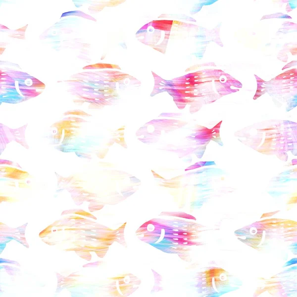 Batik hal nyakkendő festék mosás háttér. Foltos víz alatti úszó halak a strand fürdőruha. Szórakoztató nyári trendi strand divat print. Digitális folyékony akvarell effektus. Nagy felbontású zökkenőmentes minta. — Stock Fotó