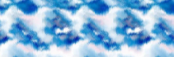 海洋蓝色斑驳边带亚麻布纹理背景.夏季海滨生活方式波浪形水布效果.蓝色漂洗边料.装饰性纺织品无缝花纹缎带装饰. — 图库照片
