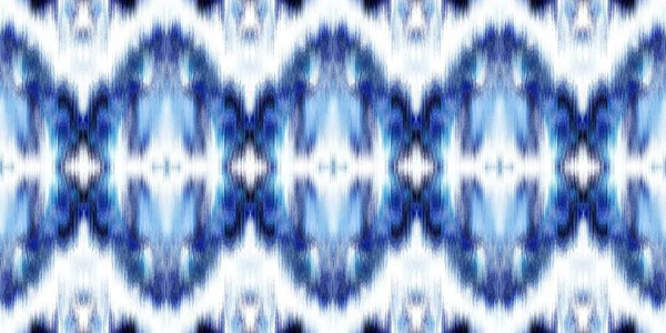 Geometrický indigo modrý ombre kravata barvivo batik pruh okraj vzor. Bezešvé shibori prostor obarvené pruhované efekt módní lemování. Vyprané boho pláž nosit stuhu nekonečnou pásku. — Stock fotografie