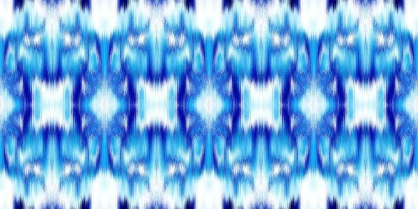 Geometrický indigo modrý ombre kravata barvivo batik pruh okraj vzor. Bezešvé shibori prostor obarvené pruhované efekt módní lemování. Vyprané boho pláž nosit stuhu nekonečnou pásku. — Stock fotografie