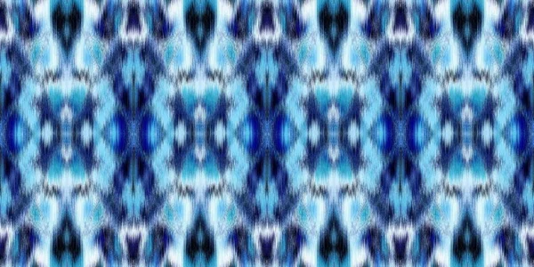Geometryczny indygo niebieski ombre tie barwnik Batik pasek wzór granicy. Płynne shibori przestrzeni barwione paski efekt moda wykończenie brzegi. Wypłukane boho plaża nosić wstążkę niekończącą się taśmę. — Zdjęcie stockowe