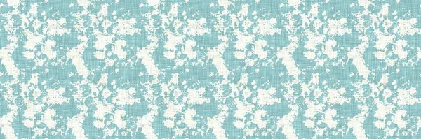 Aegean teal motttled border strip linho textura fundo. Verão costeira estilo de vida casa decoração efeito de tecido. Mar verde lavar grunge borda material. Banner de padrão sem costura têxtil decorativo. — Fotografia de Stock