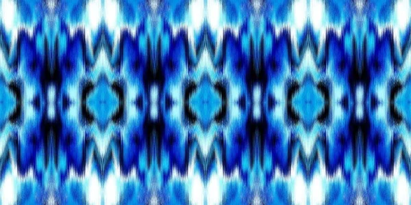 Geometriska indigo blå ombre slips färgämne batik rand kant mönster. Sömlös shibori utrymme färgad randig effekt mode kantlist. Tvättad boho strand bära band ändlös tejp. — Stockfoto