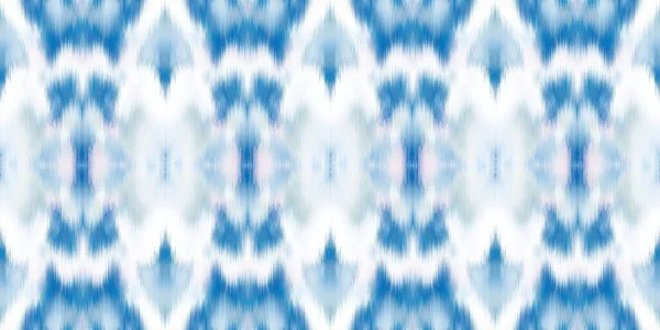 Geometrische indigo blauwe ombre tie kleurstof batik streep rand patroon. Naadloze shibori ruimte geverfd gestreept effect mode rand. Uitgewassen boho strand dragen lint eindeloze tape. — Stockfoto