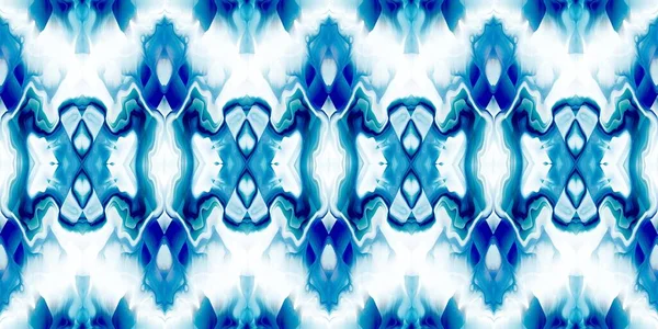Geometrik mavi ombre kravat boyalı batik çizgili sınır deseni. Kusursuz Shibori alanı çizgili moda süslemesi. Boho Sahili 'nden atılmış, kurdele takmış, sonu gelmeyen bir bant.. — Stok fotoğraf