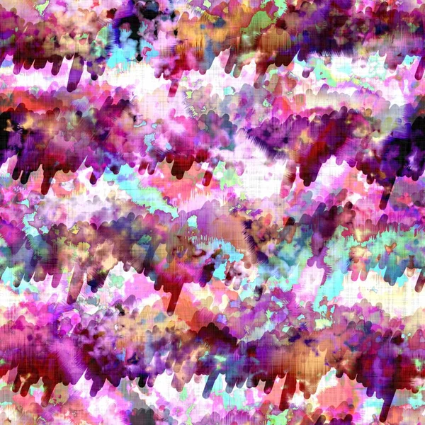 Dağınık yaz kravatlı batik plaj desenli. Kusursuz renkli lekeli uzay boyalı efekt modayı. Yumuşak döşenmiş arka plan yıkanmış. 