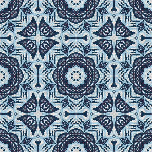 İndigo mavisi, kırmızı, batik, jeo, denizcilik, kusursuz desen. Modern marin geometrik kaleydoskop denizci baskısı. Nantucket kumaş tarzı. Yaz kırsal erkeksi aşınmış keten efekti deniz dekoru. 