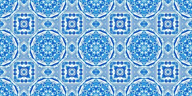  Kusursuz sahil geometrik çiçekli mozaik efekt afişi. Süslü arabesk yaz moda tekrarı. Mavi suluboya azulejo kenar arkaplan. 