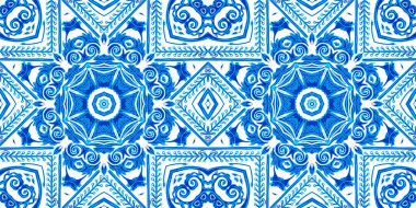  Kusursuz sahil geometrik çiçekli mozaik efekt afişi. Süslü arabesk yaz moda tekrarı. Mavi suluboya azulejo fayans kenar arkaplanı.