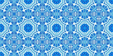  Kusursuz sahil geometrik çiçekli mozaik efekt afişi. Süslü arabesk yaz moda tekrarı. Mavi suluboya azulejo kenar arkaplan. 