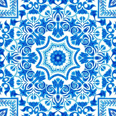  Kusursuz kıyı geometrik çiçek mozaik etkisi. Yaz boyunca süslemeli arabesk kumaşı. Mavi suluboya Azulejos fayans arka planı..