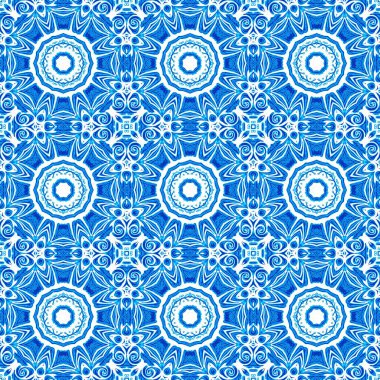  Kusursuz kıyı geometrik çiçek mozaik etkisi. Yaz boyunca süslemeli arabesk kumaşı. Mavi suluboya Azulejos fayans arka planı.. 