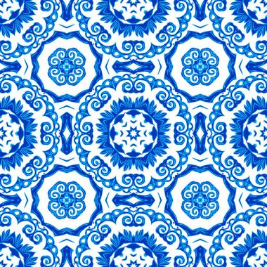  Kusursuz kıyı geometrik çiçek mozaik etkisi. Yaz boyunca süslemeli arabesk kumaşı. Mavi suluboya Azulejos fayans arka planı.. 