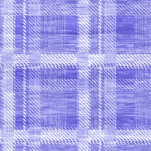 Peri roxo xadrez tartan cor do ano sem costura textura padrão. Tonal grunge verificar fundo texturizado na moda. Azul macio branco lavado material de efeito têxtil. Grunge jpg telha raster. — Fotografia de Stock