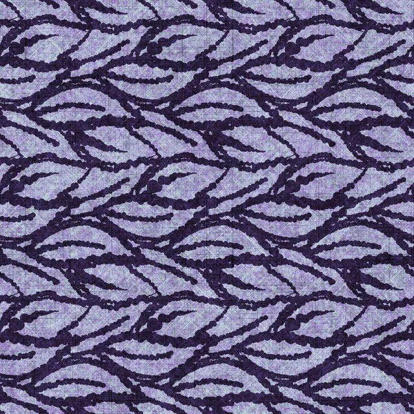 Botanik yaprakları, el işi, keten desenli. Yastık fırlatmak için organik yaprak doğal ses tonu, yumuşak mobilya. Modern mor ev dekorasyonu. 