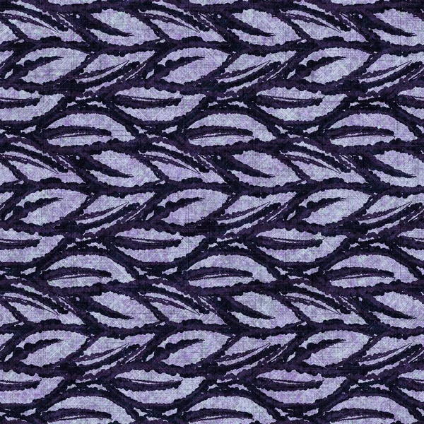 Botanik yaprakları, el işi, keten desenli. Yastık fırlatmak için organik yaprak doğal ses tonu, yumuşak mobilya. Modern mor ev dekorasyonu. 