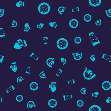 Tahta bira bardağı, bir bardak sosis ve bira şişesi ve ahşap fıçıyı pürüzsüz desenlere ayarlayın. Vektör