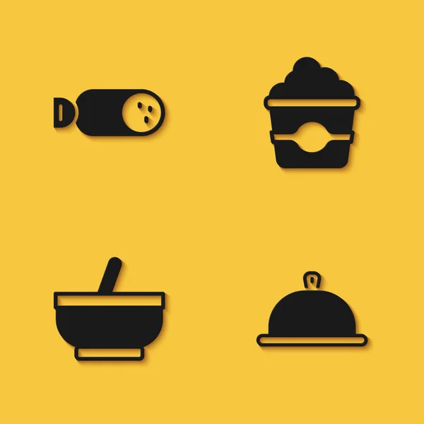 Set de salchichas Salami, Cubiertas con bandeja de comida, Mortero y mortero y palomitas de maíz en caja de cartón icono con sombra larga. Vector — Vector de stock