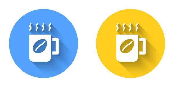 Witte koffiebeker pictogram geïsoleerd met lange schaduw achtergrond. Theekopje. Warme drank koffie. Cirkelknoop. Vector — Stockvector