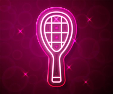 Parlayan neon hattı tenis raket ikonu kırmızı arkaplanda izole edildi. Spor malzemeleri. Vektör