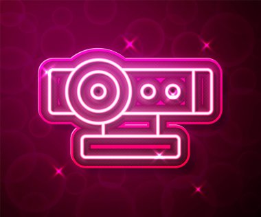 Parlayan neon hattı web kamera simgesi kırmızı arkaplanda izole edildi. Sohbet kamerası. Web kamerası simgesi. Vektör
