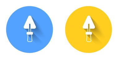 Beyaz Şövalye simgesi uzun gölge arkaplanı ile izole edilmiş. Çember düğmesi. Vektör