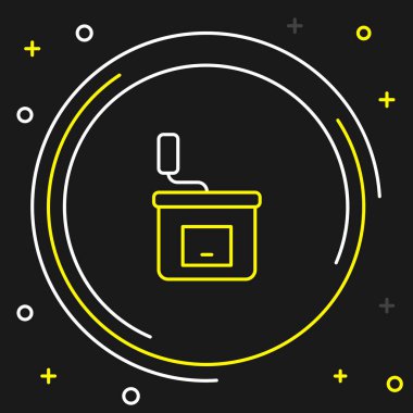 El yapımı kahve öğütücü simgesi siyah arkaplanda izole edilmiş. Renkli taslak konsepti. Vektör