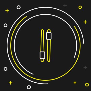 Yemek çubukları simgesi siyah arka planda izole edilmiş. Asya yemekleri için tahta Kore çubukları. Doğulu aletler. Renkli taslak konsepti. Vektör