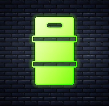 Parlayan neon metal bira fıçısı ikonu tuğla duvar arkasında izole edilmiş. Vektör