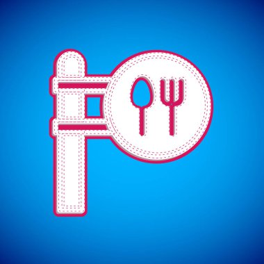 Beyaz Kafe ve Lokanta ikonu mavi arka planda izole edildi. Noktanın içinde çatal ve kaşık yeme işareti var. Vektör.