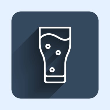 Beyaz çizgi, uzun gölge arkaplan izole bira ikonu. Mavi kare düğme. Vektör