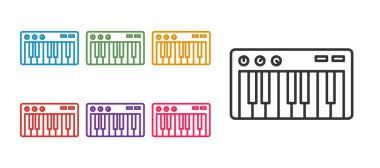 Satır Müzik Sentezleyici simgesini beyaz arkaplanda izole et. Elektronik piyano. Simgeleri renklendirin. Vektör