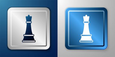 Beyaz Satranç simgesi mavi ve gri arkaplanda izole edildi. İş stratejisi. Oyun, yönetim, finans. Gümüş ve mavi kare düğme. Vektör