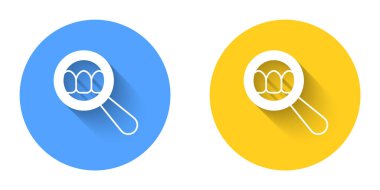 Beyaz Diş Arama simgesi uzun gölge arkaplanı ile izole edildi. Diş hekimliği kliniği ya da diş hekimliği merkezi için diş sembolü. Çember düğmesi. Vektör