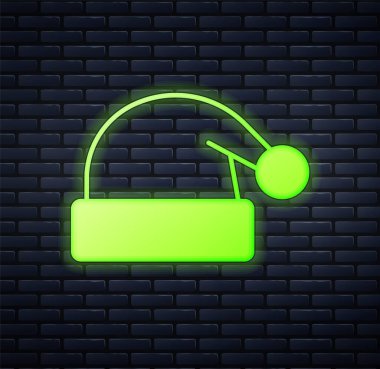 Parlayan neon ışıklı Noel Baba şapkası ikonu tuğla duvar arkasında izole edilmiş. Mutlu Noeller ve mutlu yıllar. Vektör