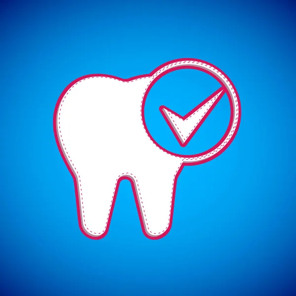 白い歯のアイコンは青の背景に隔離されています 歯科クリニックや歯科医療センターや歯磨き粉パッケージの歯のシンボル ベクトル — ストックベクタ