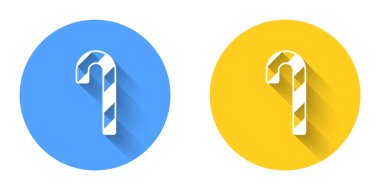 Uzun gölgeli izole edilmiş çizgili beyaz Noel şekerleme çubuğu. Mutlu Noeller ve mutlu yıllar. Çember düğmesi. Vektör