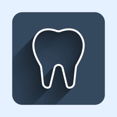 Beyaz çizgi Diş simgesi uzun gölge arkaplanı ile izole edildi. Diş hekimliği kliniği veya diş hekimliği merkezi ve diş macunu paketi için diş sembolü. Mavi kare düğme. Vektör