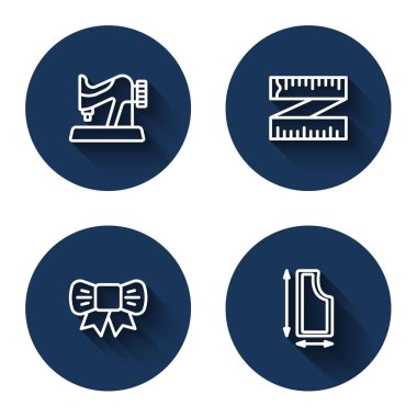 Çizgi dikiş makinesini, mezurayı, uzun gölgeli hediye yayı ve deseni ayarla. Mavi daire düğmesi. Vektör