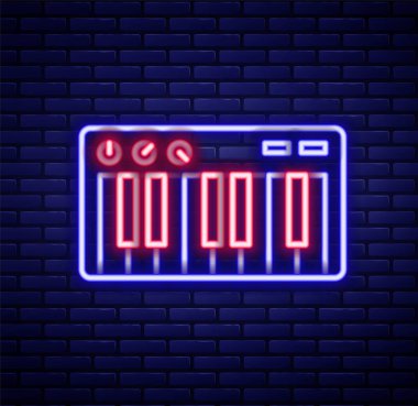 Parlayan neon hattı müzik sentezleyici simgesi tuğla duvar arka planında izole edildi. Elektronik piyano. Renkli taslak konsepti. Vektör