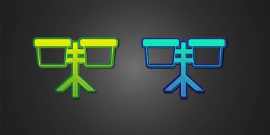 Siyah arkaplanda yeşil ve mavi bongo davul ikonu izole edildi. Müzik aleti sembolü. Vektör