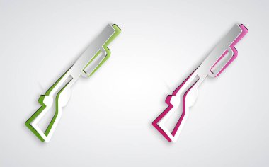 Kağıt kesiği, gri arka planda izole edilmiş av silahı ikonu. Av tüfeği. Kağıt sanatı tarzı. Vektör